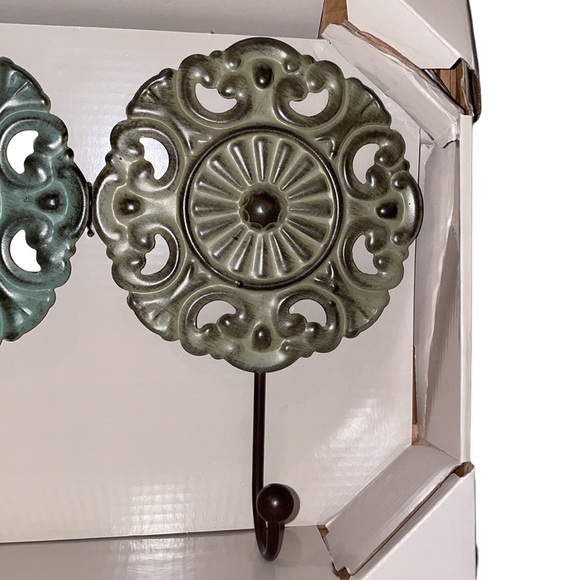 NEW View Gifts And Accessories Ltd. | NEW 3-Hook Accent | Decorative Accent - Picture 4 of 6